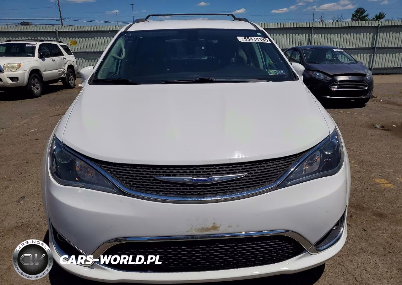 2018 Chrysler Pacifica Touring L VIN:2C4RC1BG9JR352287 - 5