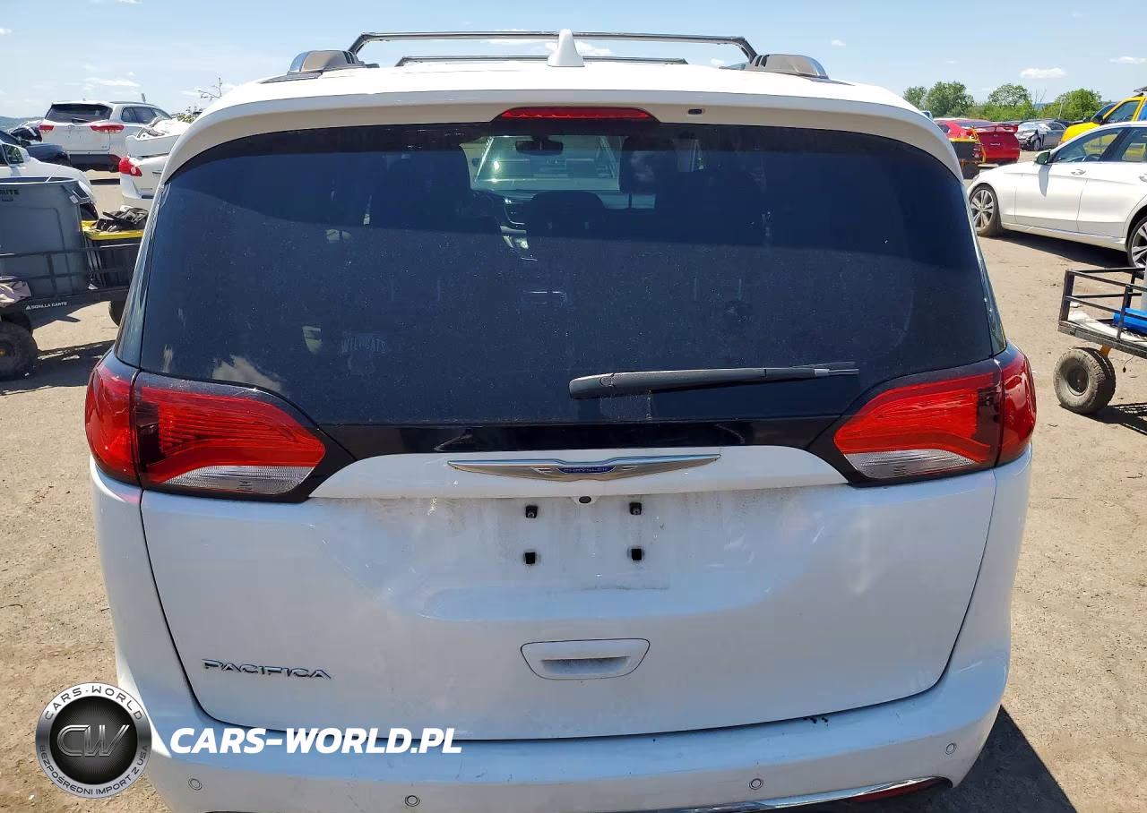 2018 Chrysler Pacifica Touring L VIN:2C4RC1BG9JR352287 - 6