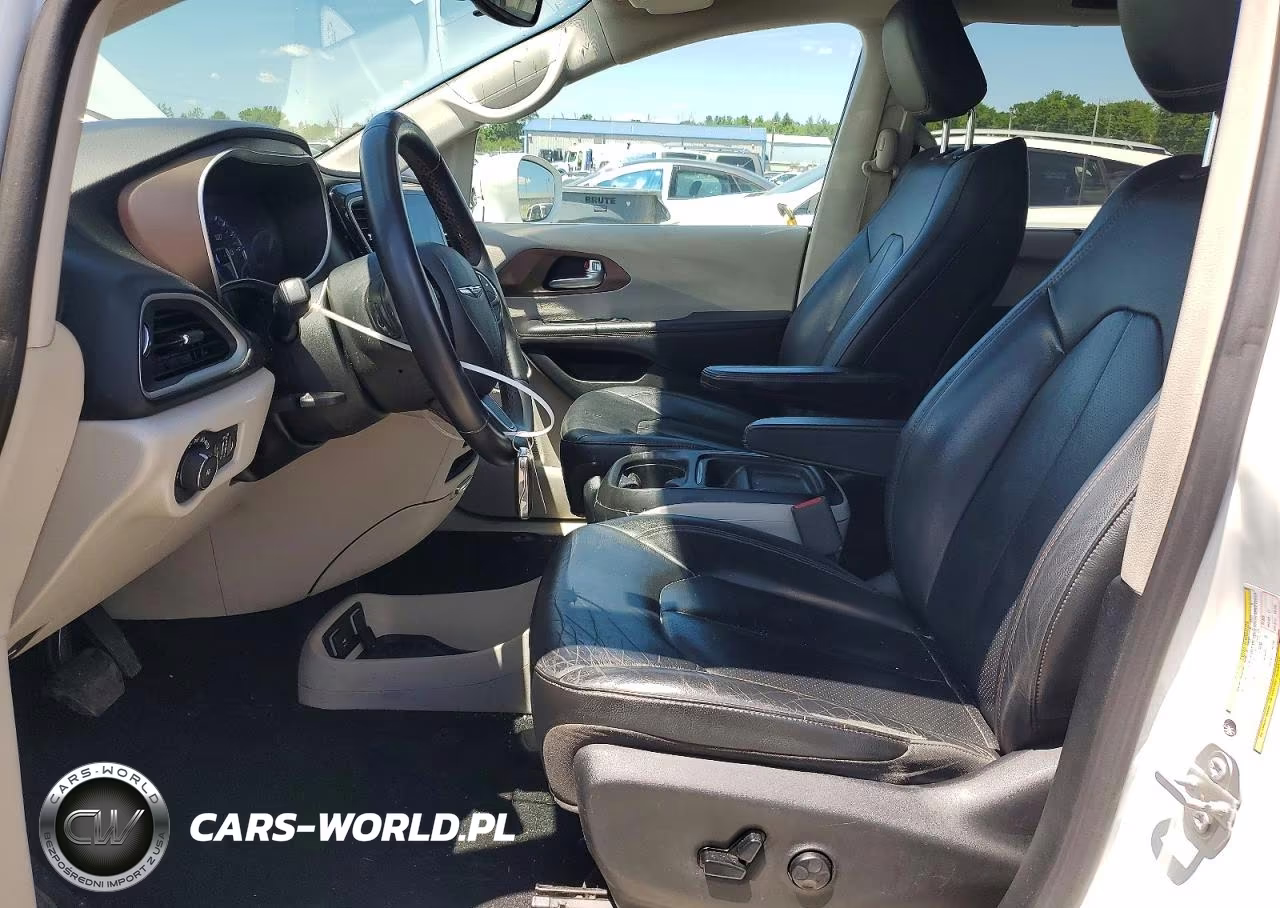 2018 Chrysler Pacifica Touring L VIN:2C4RC1BG9JR352287 - 7