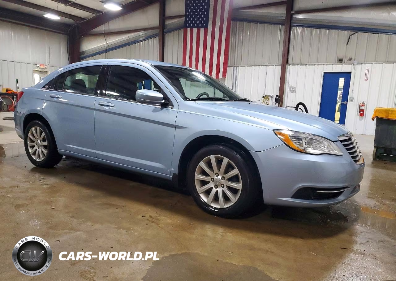 2012 Chrysler 200 Touring VIN:1C3CCBBB6CN144405 - 4