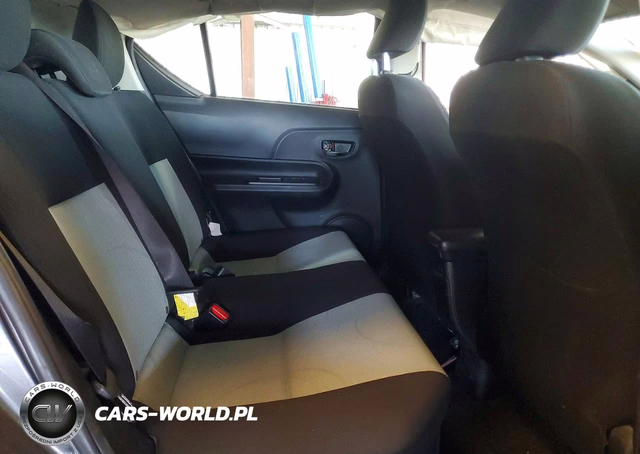 2016 Toyota Prius C Two VIN:JTDKDTB39G1590726 - 10