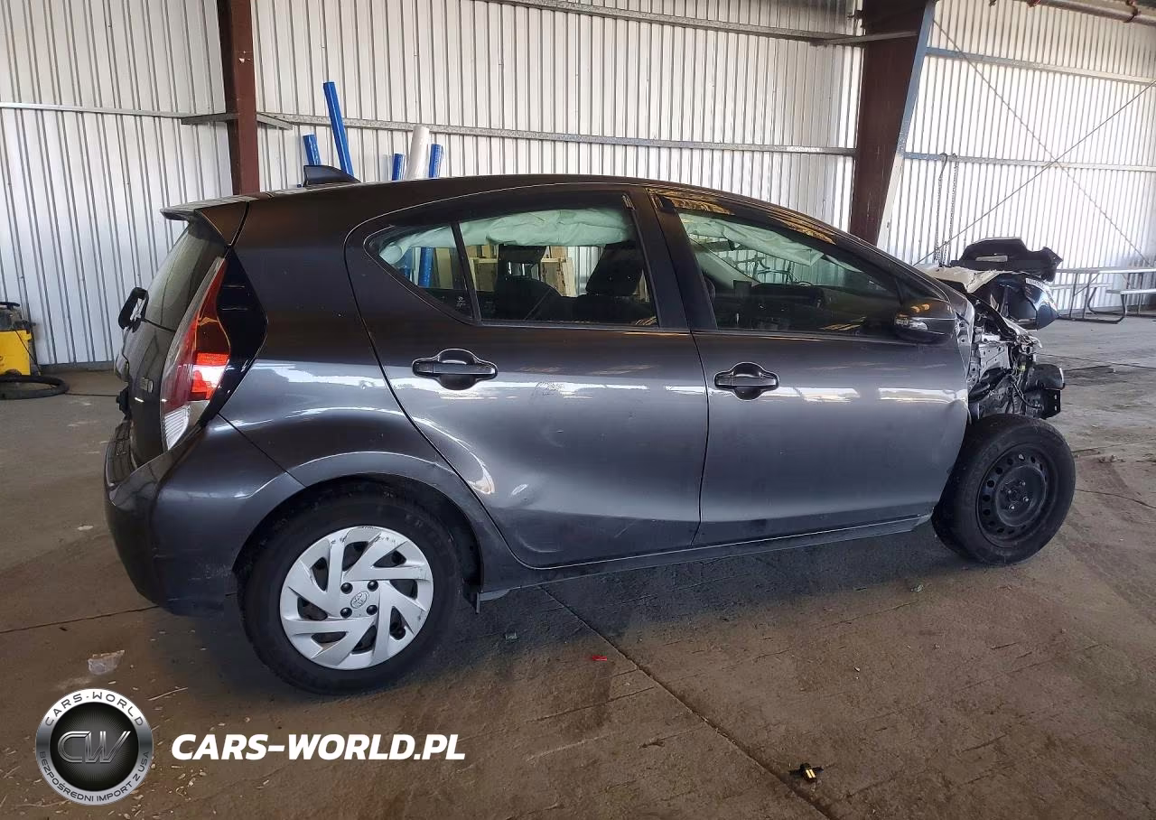 2016 Toyota Prius C Two VIN:JTDKDTB39G1590726 - 3