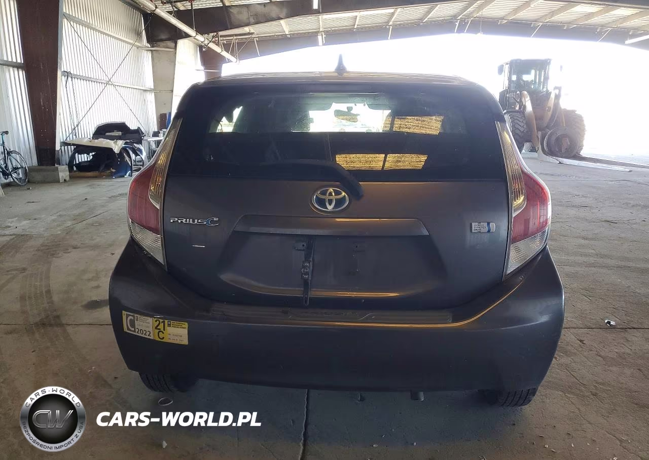 2016 Toyota Prius C Two VIN:JTDKDTB39G1590726 - 6