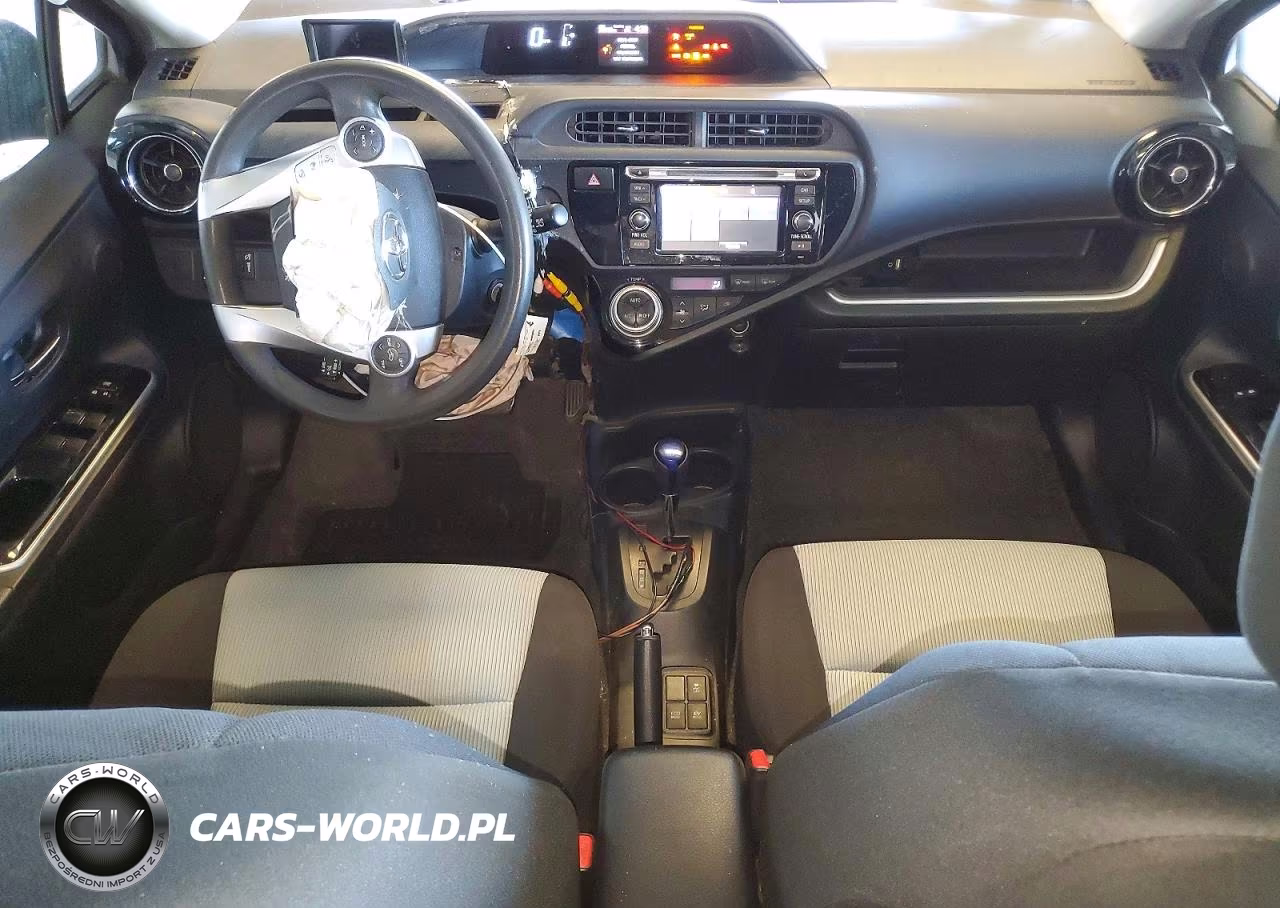 2016 Toyota Prius C Two VIN:JTDKDTB39G1590726 - 8