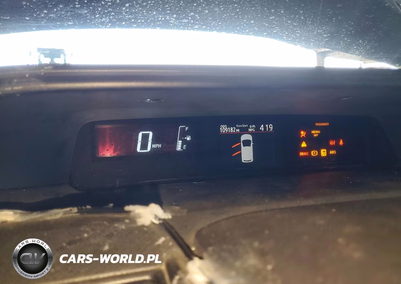 2016 Toyota Prius C Two VIN:JTDKDTB39G1590726 - 9