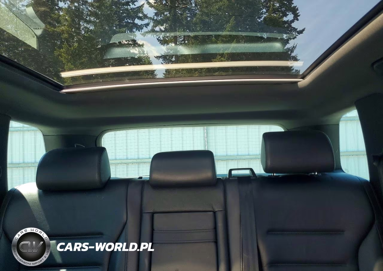 2017 Volkswagen Touareg Wolfsburg VIN:WVGRF7BP8HD003284 - 10
