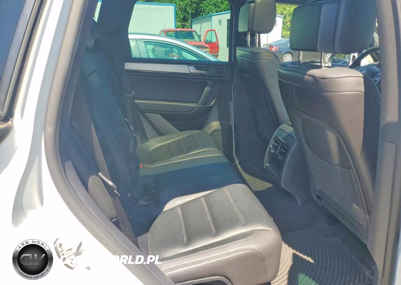 2017 Volkswagen Touareg Wolfsburg VIN:WVGRF7BP8HD003284 - 11
