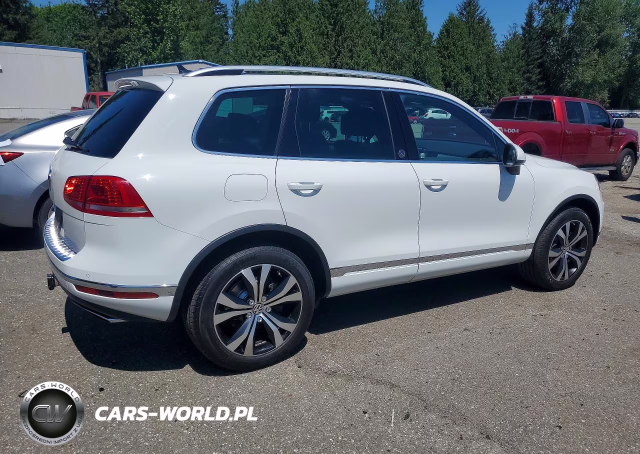 2017 Volkswagen Touareg Wolfsburg VIN:WVGRF7BP8HD003284 - 3