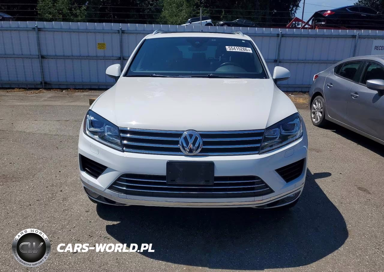 2017 Volkswagen Touareg Wolfsburg VIN:WVGRF7BP8HD003284 - 5