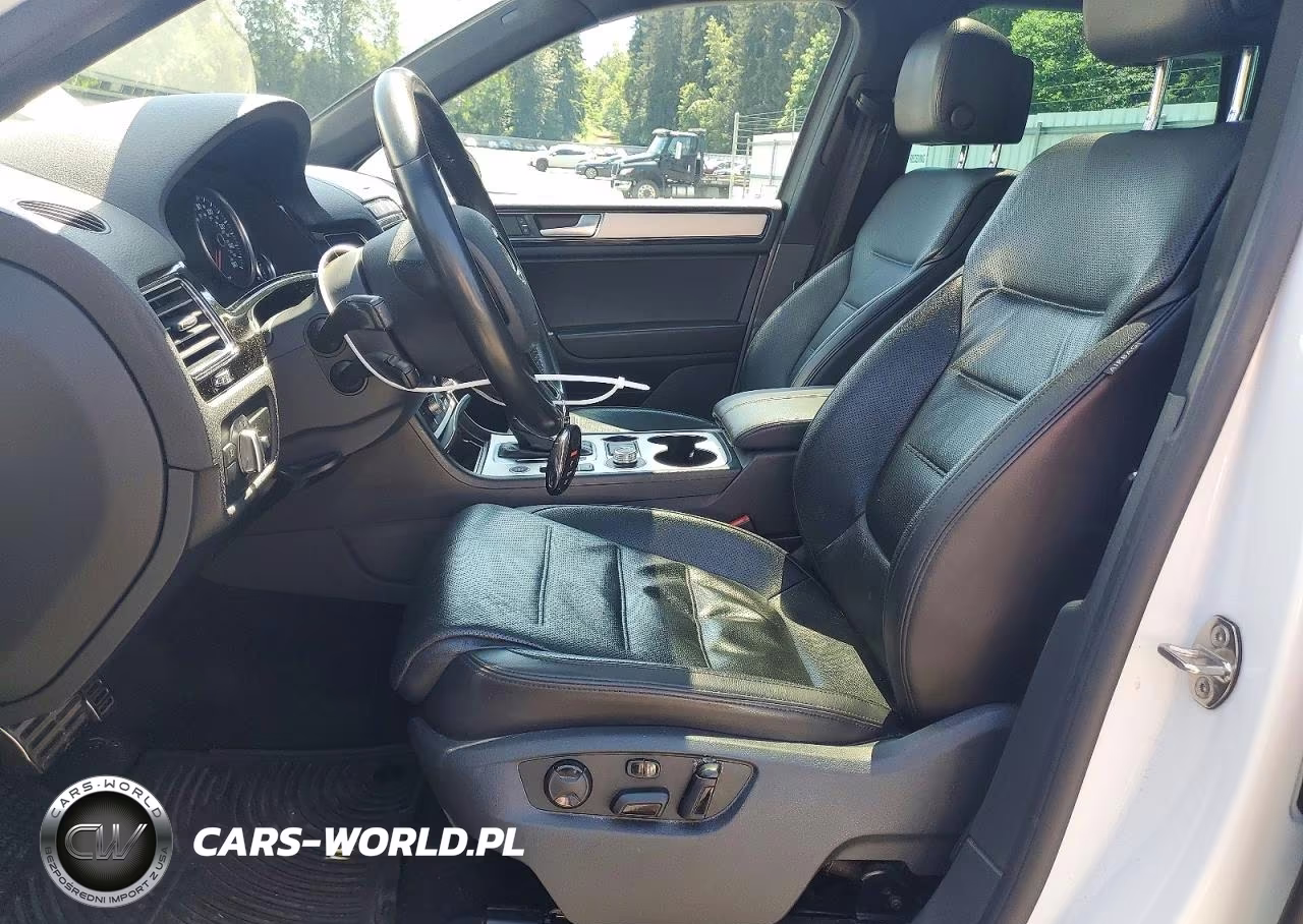 2017 Volkswagen Touareg Wolfsburg VIN:WVGRF7BP8HD003284 - 7