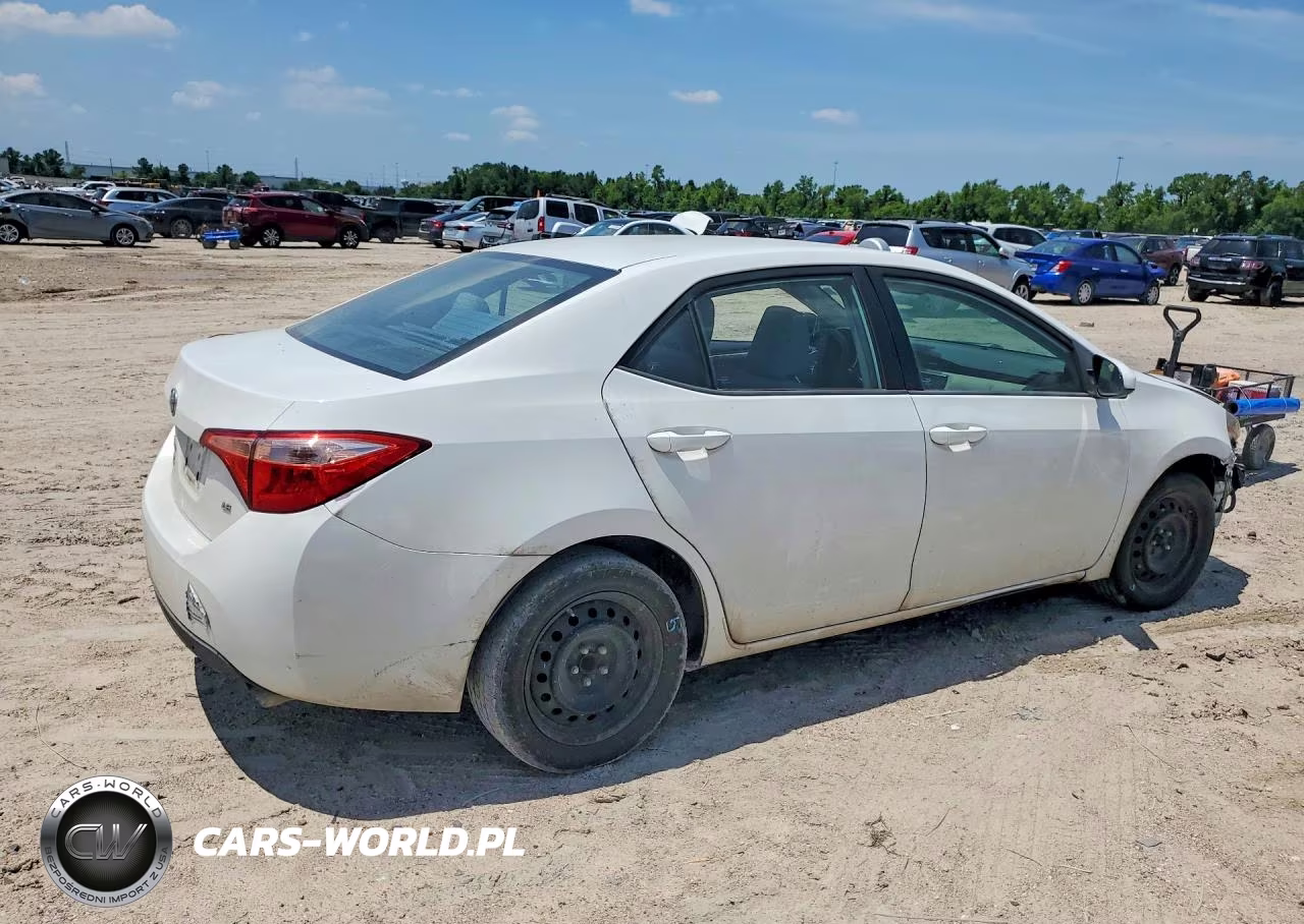 2017 Toyota Corolla Le VIN:5YFBURHE2HP676095 - 3