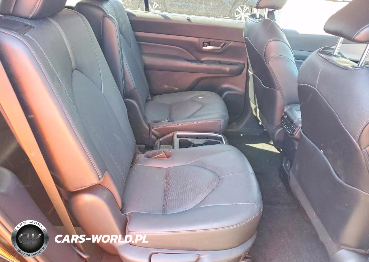 2024 Toyota Grand Highlander Platinum VIN:5TDAAAB52RS067015 - 11
