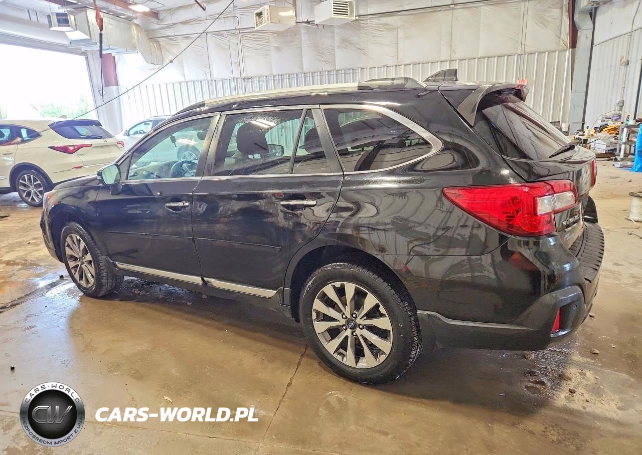 2018 Subaru Outback Touring VIN:4S4BSATC1J3210133 - 2