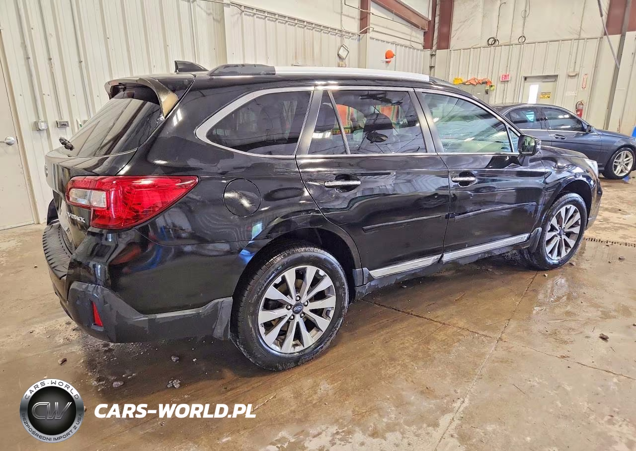 2018 Subaru Outback Touring VIN:4S4BSATC1J3210133 - 3