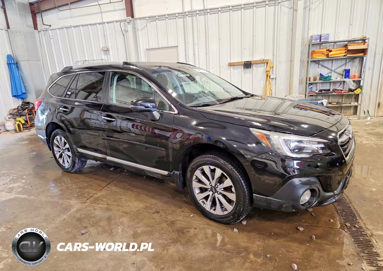 2018 Subaru Outback Touring VIN:4S4BSATC1J3210133 - 4