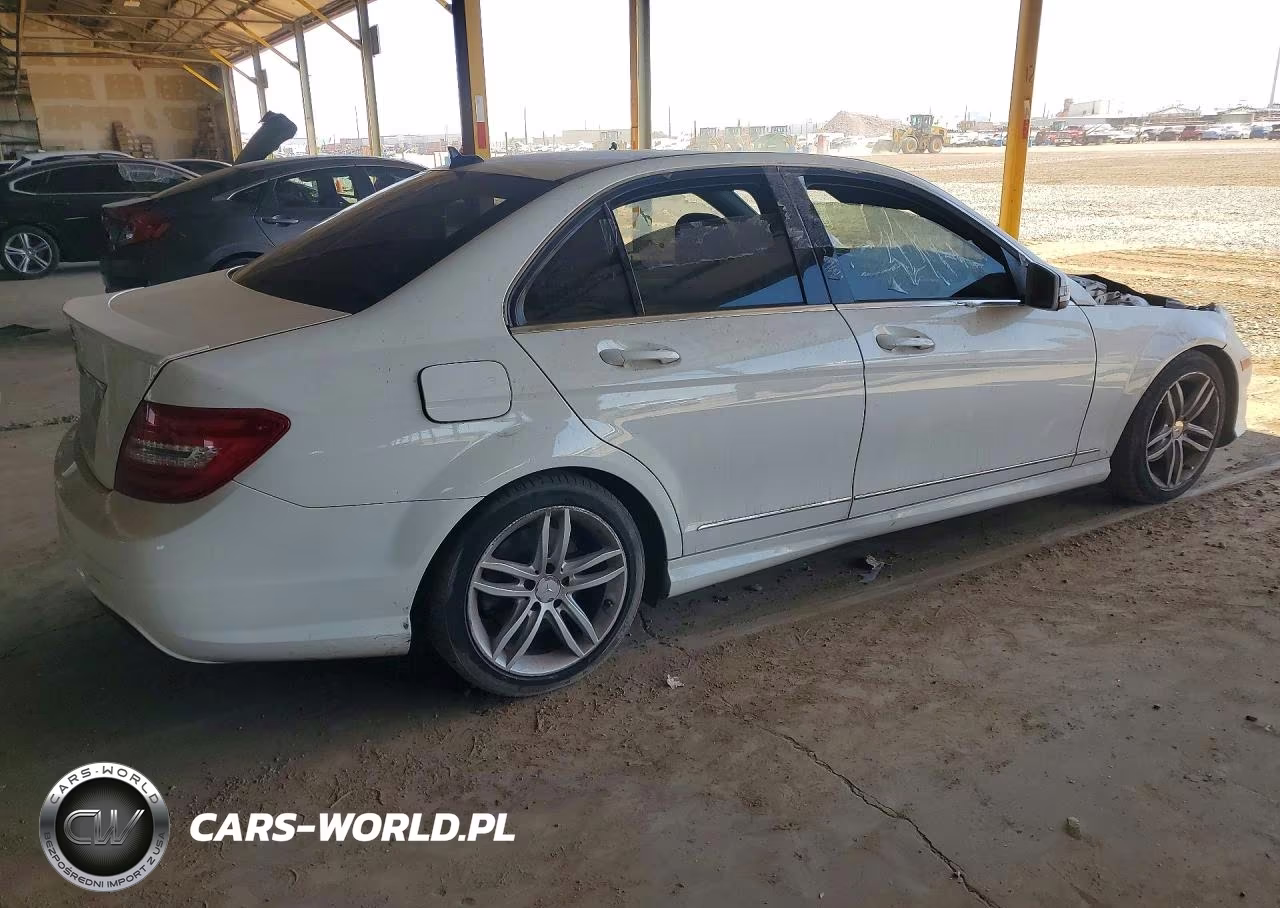2014 Mercedes-Benz C 250 VIN:WDDGF4HB9EG158836 - 3