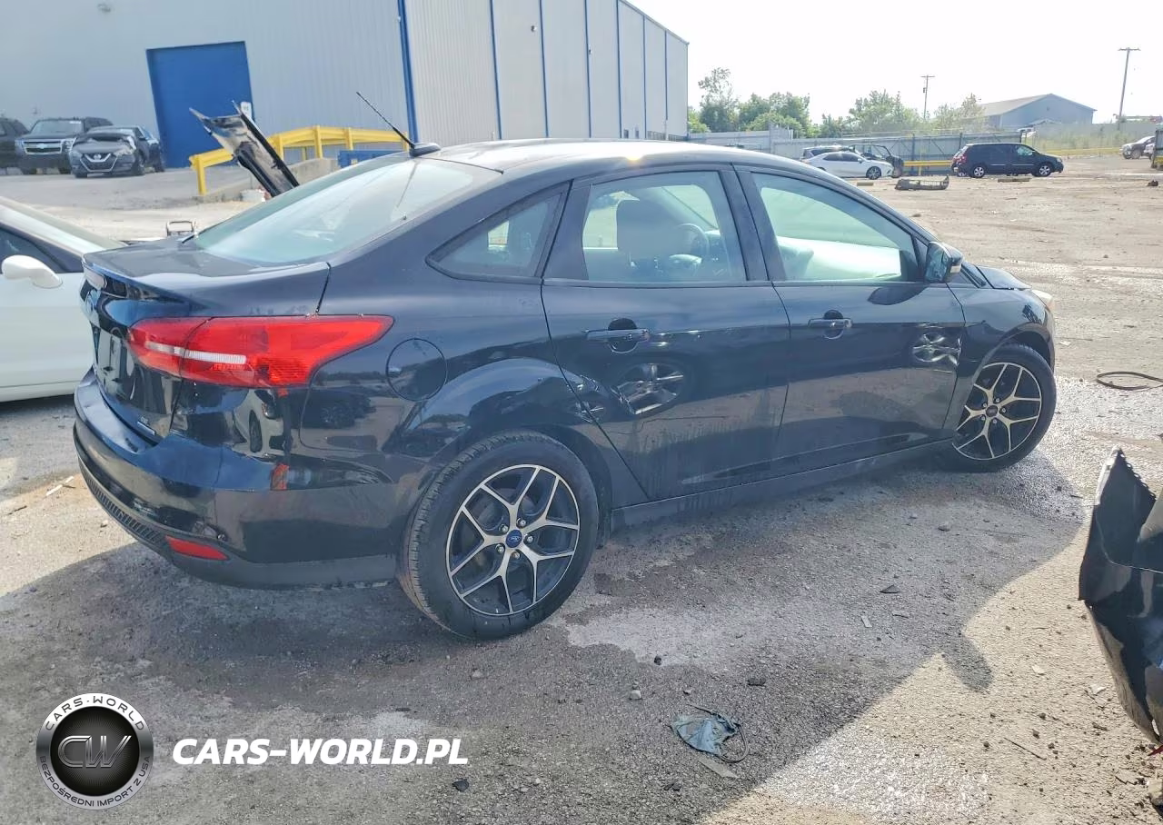 2016 Ford Focus Se VIN:1FADP3F21GL343468 - 3