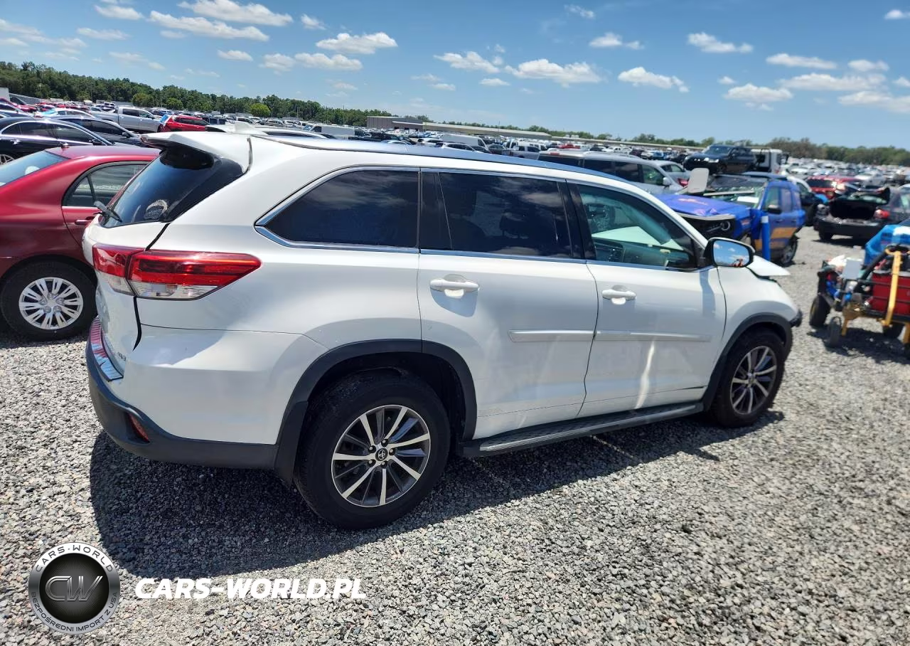 2017 Toyota Highlander Xle VIN:5TDKZRFH5HS202745 - 3