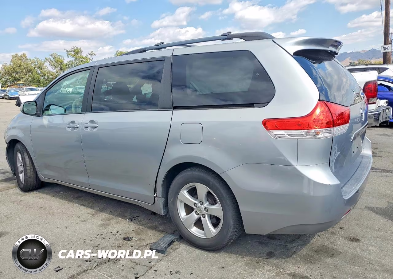 2014 Toyota Sienna Le VIN:5TDKK3DC8ES483525 - 2