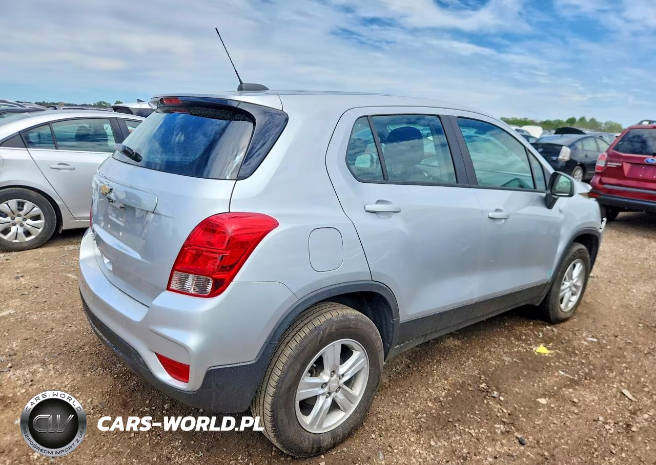2019 Chevrolet Trax Ls VIN:3GNCJNSB1KL209380 - 3