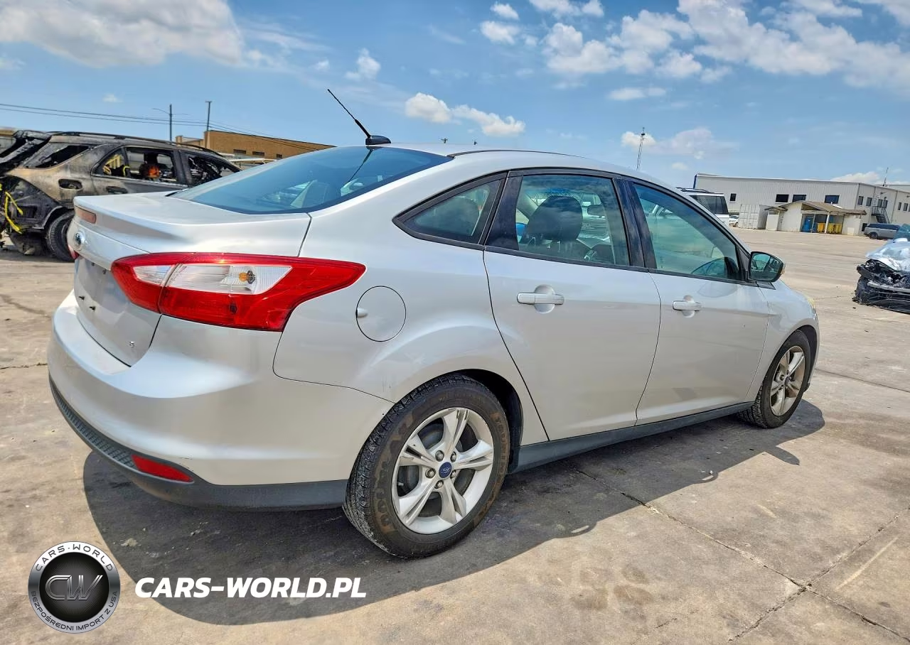 2014 Ford Focus Se VIN:1FADP3F20EL265570 - 3