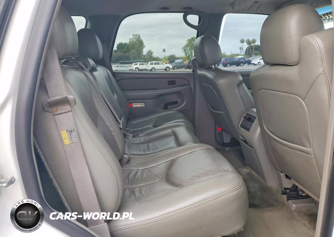 2004 Chevrolet Tahoe C1500 VIN:1GNEC13T24J326219 - 11
