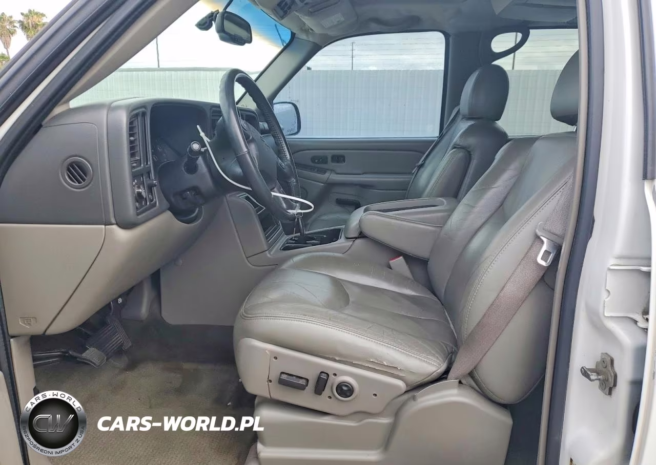 2004 Chevrolet Tahoe C1500 VIN:1GNEC13T24J326219 - 7