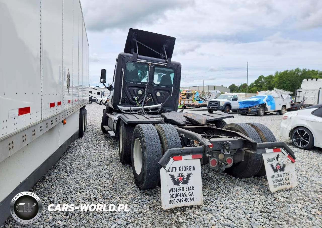 2015 Freightliner Cascadia Semi Truck VIN:3AKJGEDV5FDGM0428 - 3