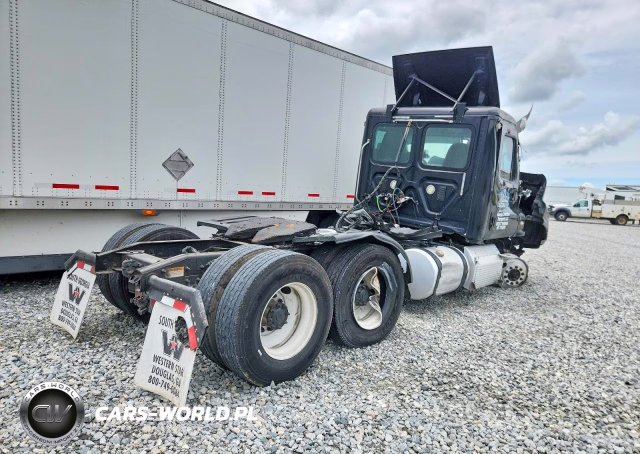 2015 Freightliner Cascadia Semi Truck VIN:3AKJGEDV5FDGM0428 - 4