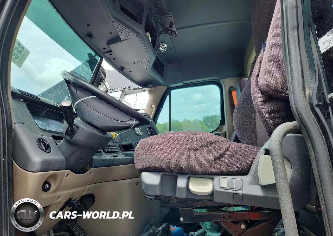 2015 Freightliner Cascadia Semi Truck VIN:3AKJGEDV5FDGM0428 - 5
