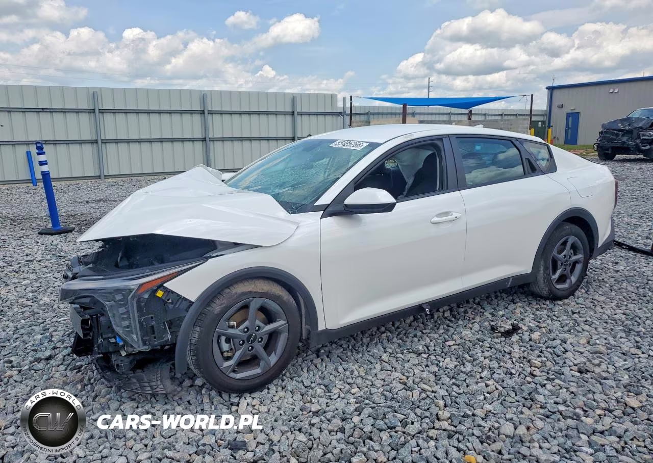 2025 Kia K4 Lxs – zdjęcie 1 z 13