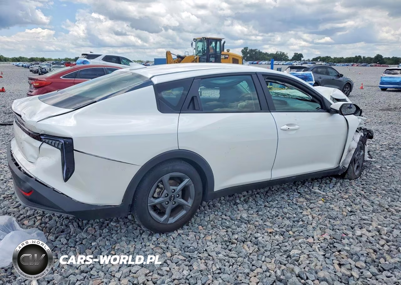 2025 Kia K4 Lxs VIN:3KPFT4DE2SE020758 - 3