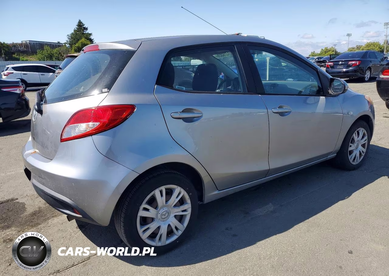 2014 Mazda Mazda2 Sport VIN:JM1DE1KZ5E0179034 - 3