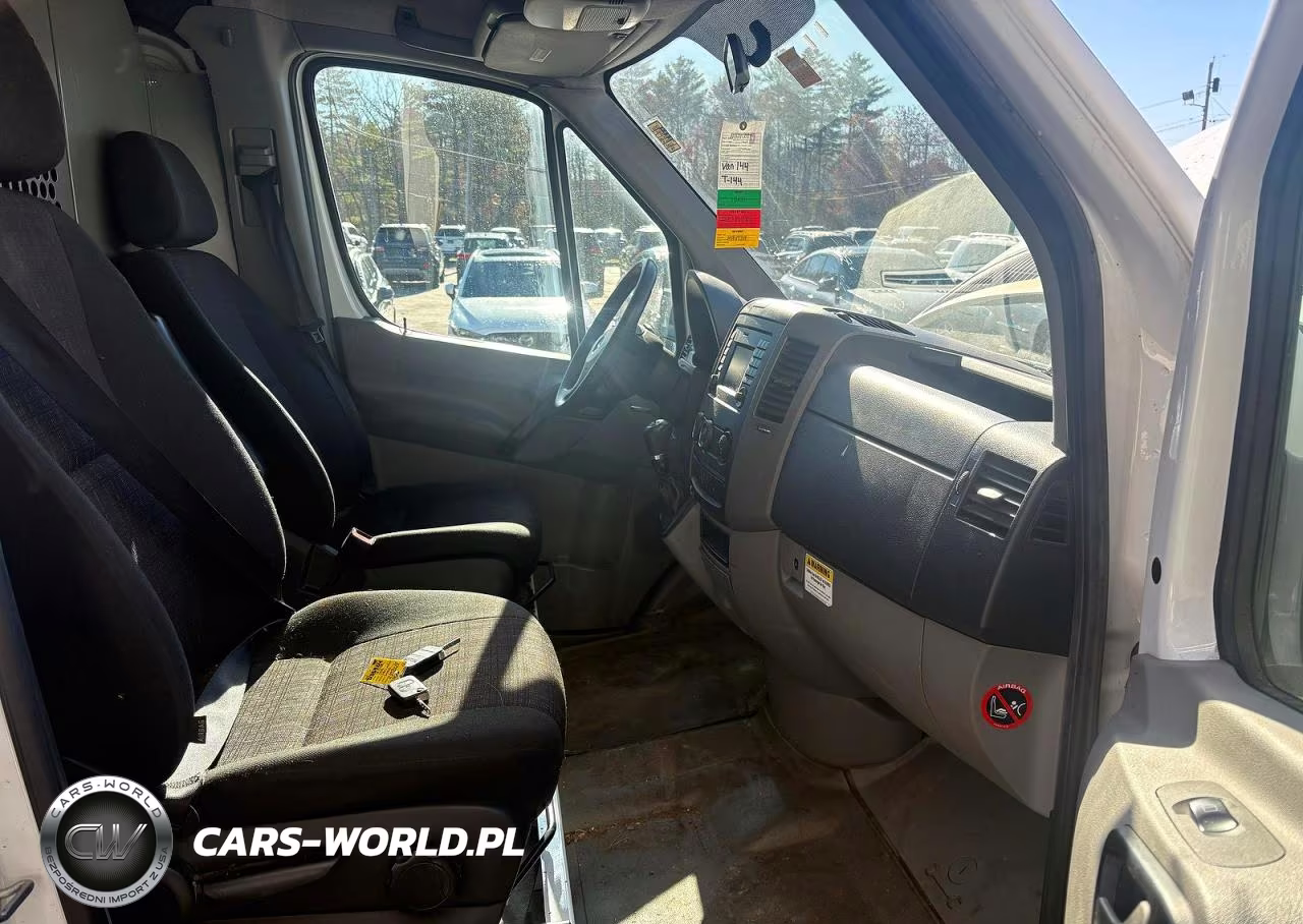 2018 Mercedes-Benz Sprinter 2500 VIN:WD3PE7CD1JP631043 - 5
