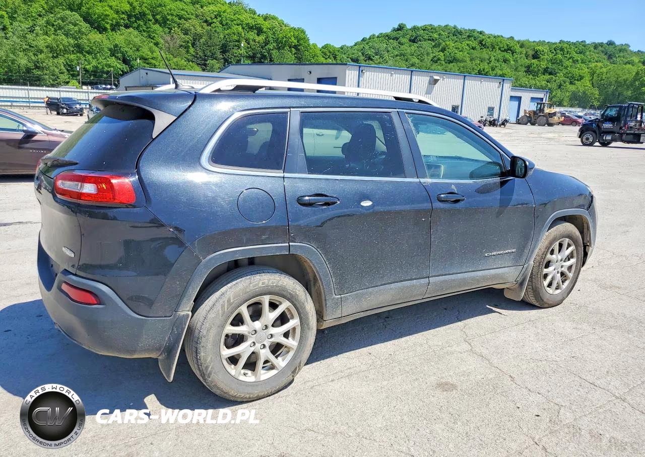 2015 Jeep Cherokee Latitude VIN:1C4PJMCB3FW751261 - 3