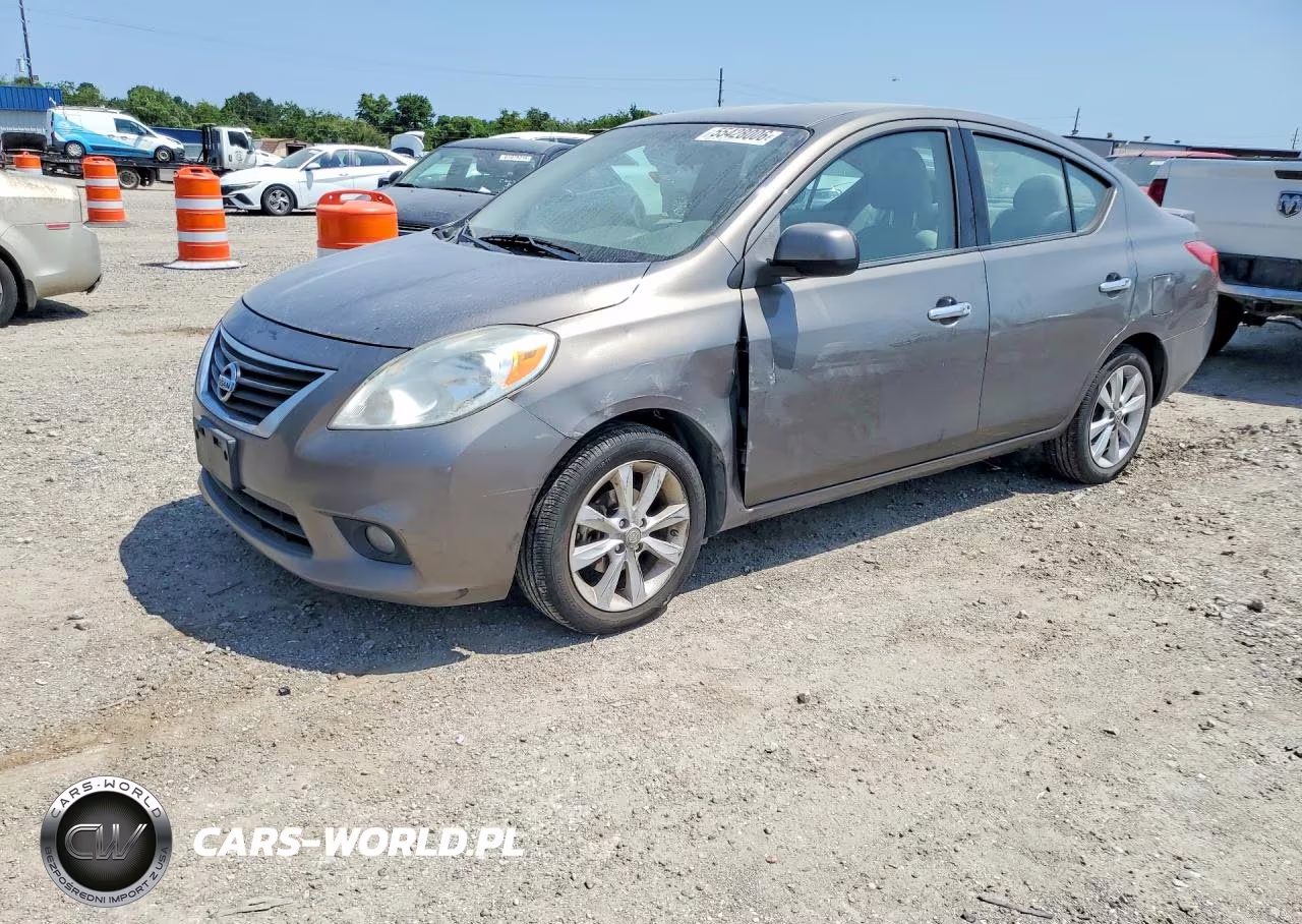 2014 Nissan Versa 1.6 S – zdjęcie 1 z 12