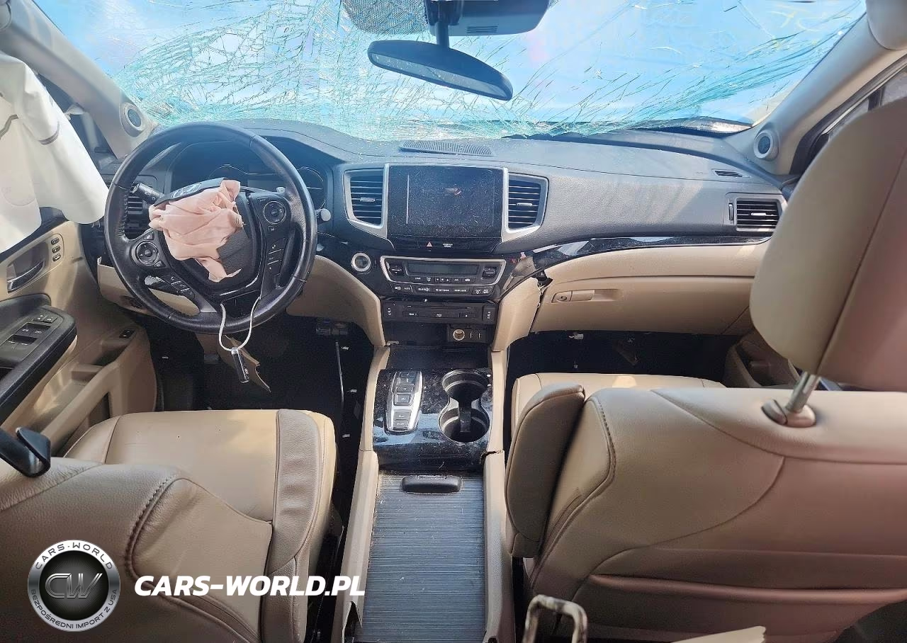 2018 Honda Pilot Touring VIN:5FNYF6H98JB010463 - 8