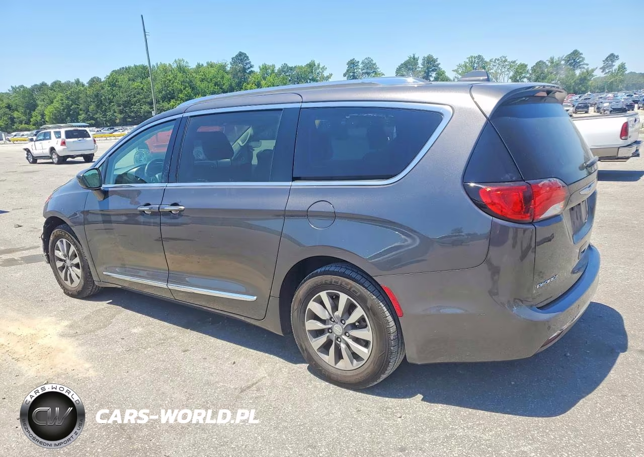 2020 Chrysler Pacifica Touring L Plus VIN:2C4RC1EGXLR182696 - 2