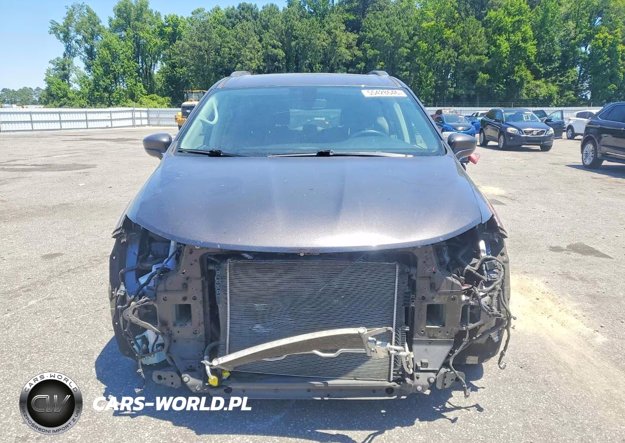 2020 Chrysler Pacifica Touring L Plus VIN:2C4RC1EGXLR182696 - 5