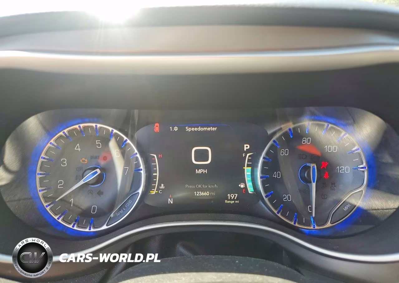 2020 Chrysler Pacifica Touring L Plus VIN:2C4RC1EGXLR182696 - 9