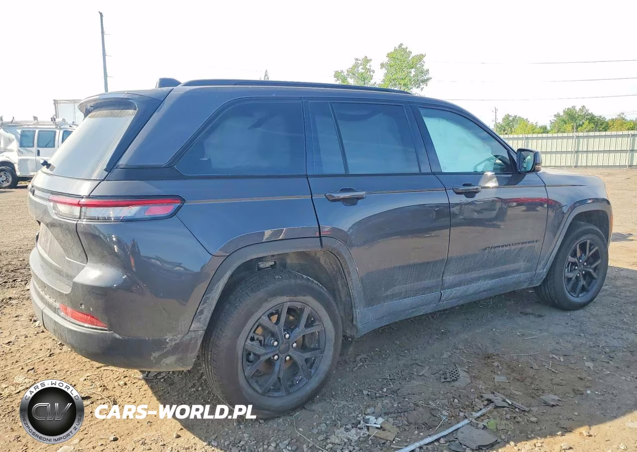 2025 Jeep Grand Cherokee Laredo VIN:1C4RJHAG3SC308439 - 3