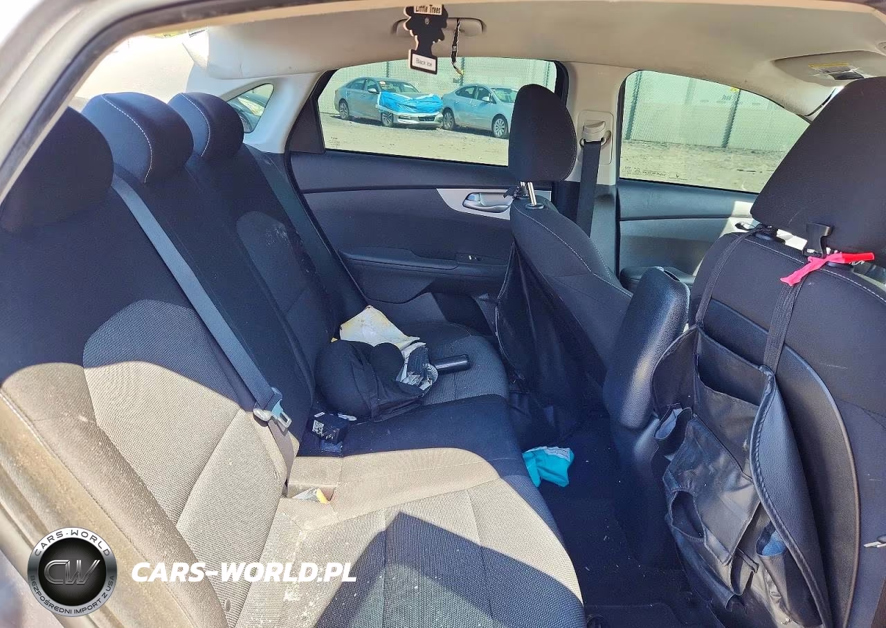 2023 Kia Forte Lxs VIN:3KPF24AD4PE558688 - 10