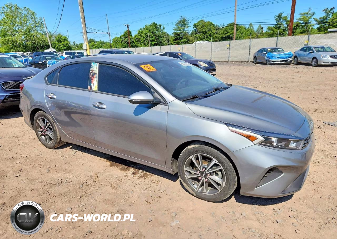 2023 Kia Forte Lxs VIN:3KPF24AD4PE558688 - 4