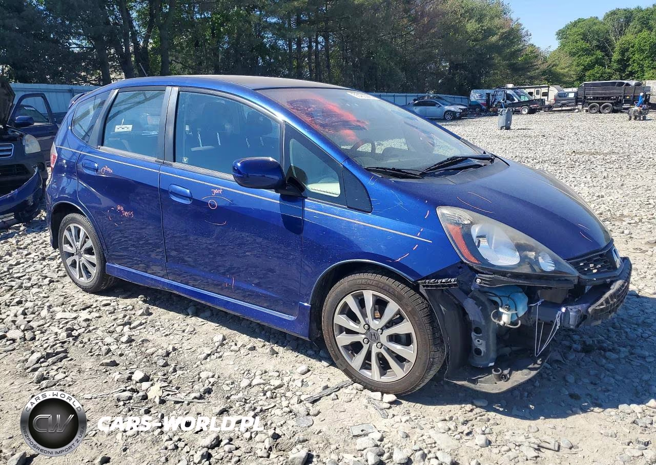 2013 Honda Fit Sport VIN:JHMGE8H52DC062470 - 4
