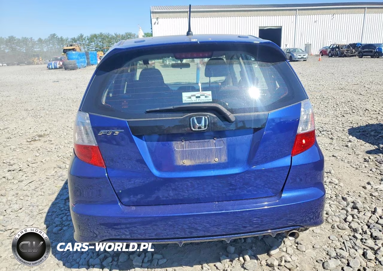 2013 Honda Fit Sport VIN:JHMGE8H52DC062470 - 6