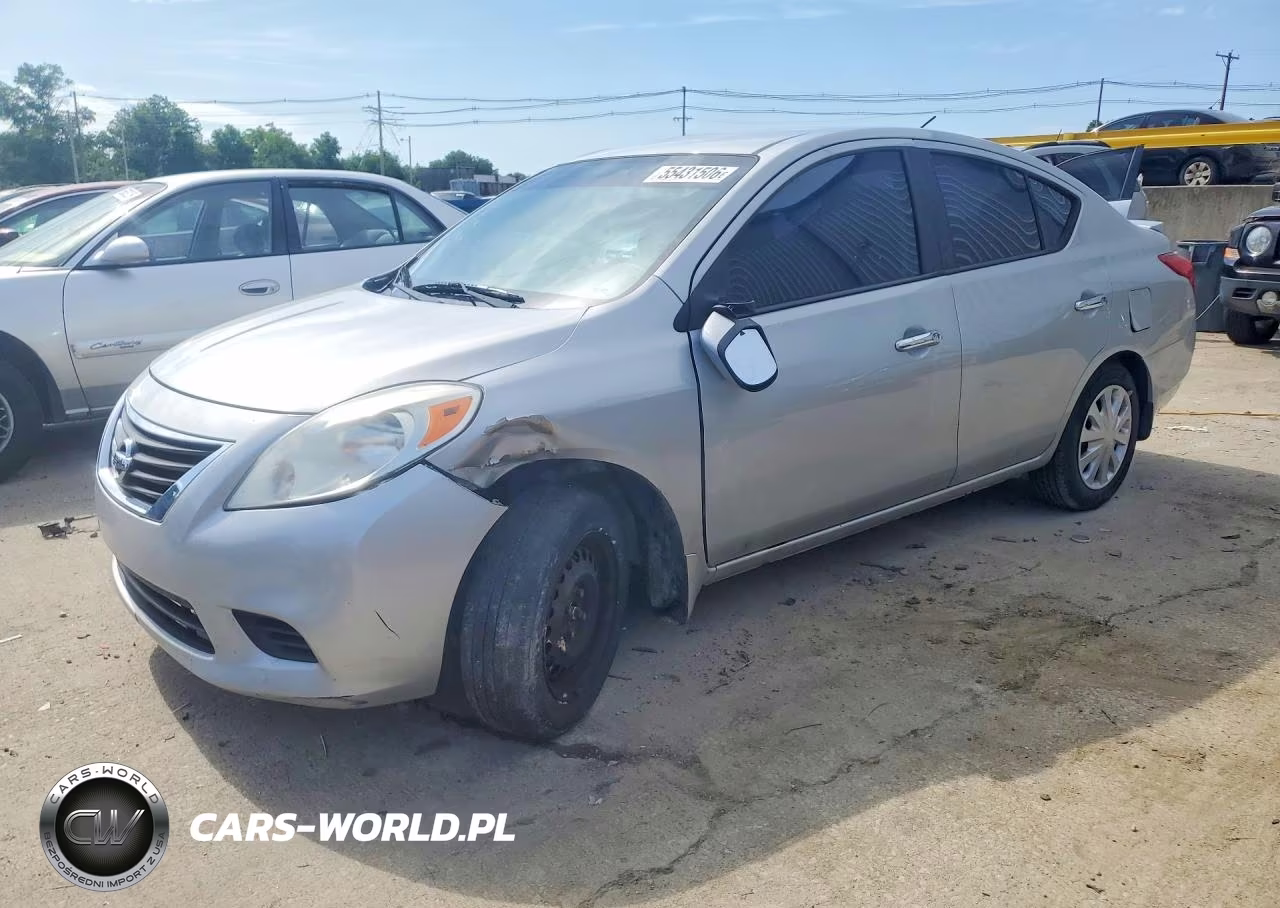 2014 Nissan Versa 1.6 S – zdjęcie 1 z 12