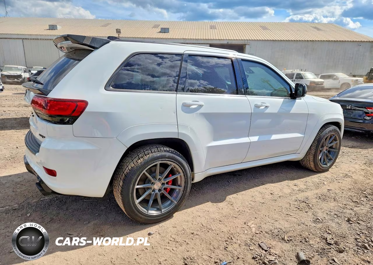 2015 Jeep Grand Cherokee Srt-8 VIN:1C4RJFDJ2FC803054 - 3