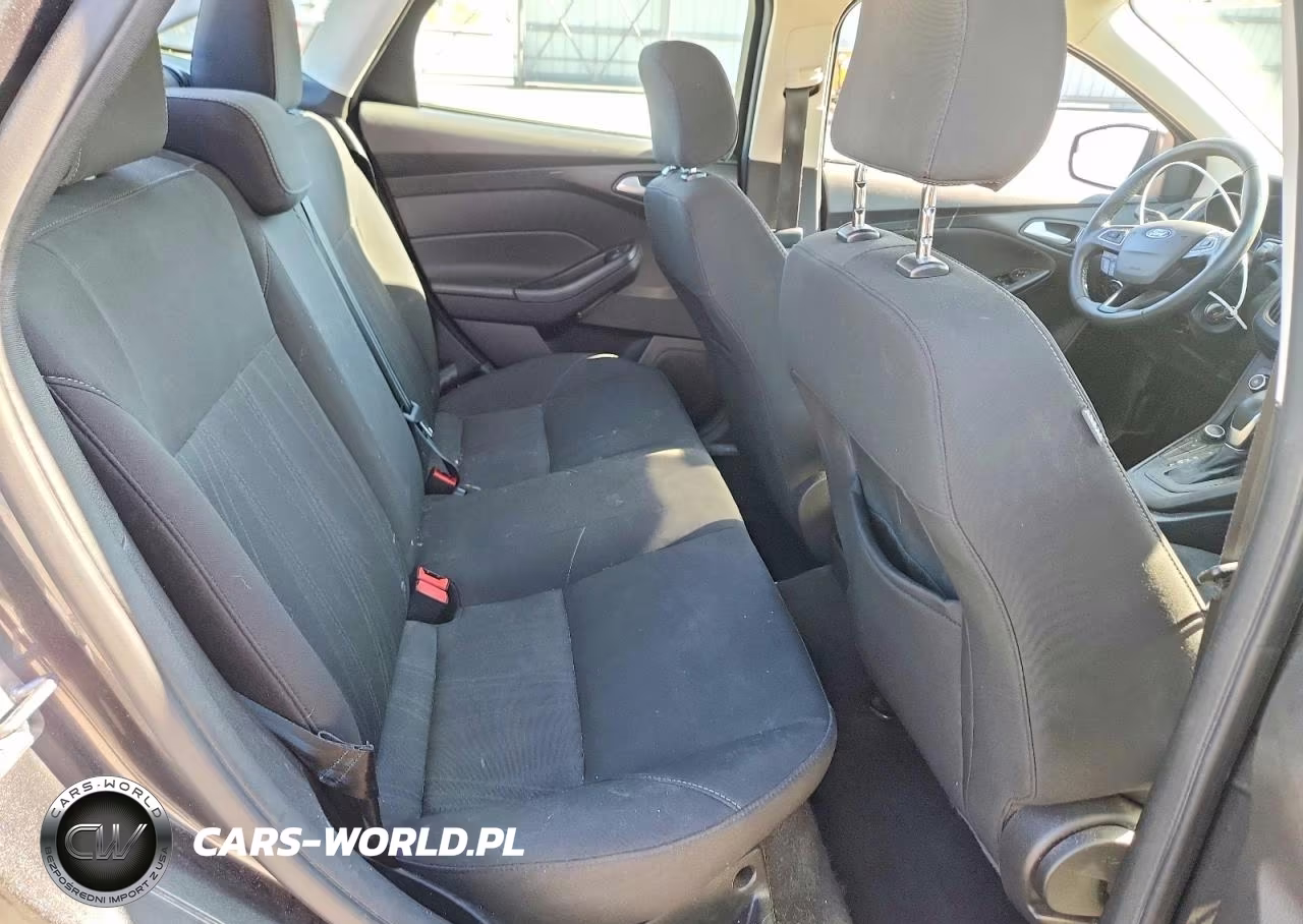2017 Ford Focus Se VIN:1FADP3F27HL227032 - 10