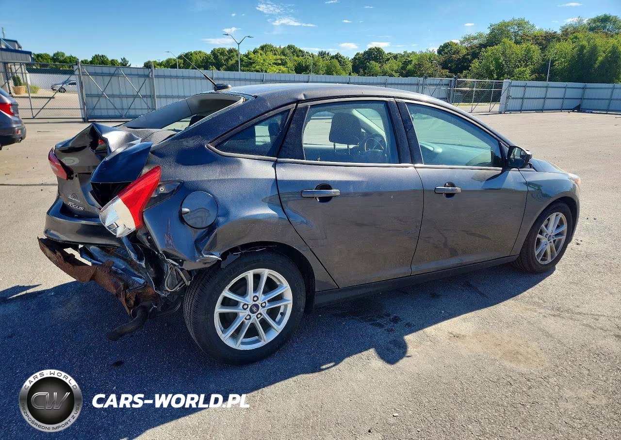 2017 Ford Focus Se VIN:1FADP3F27HL227032 - 3