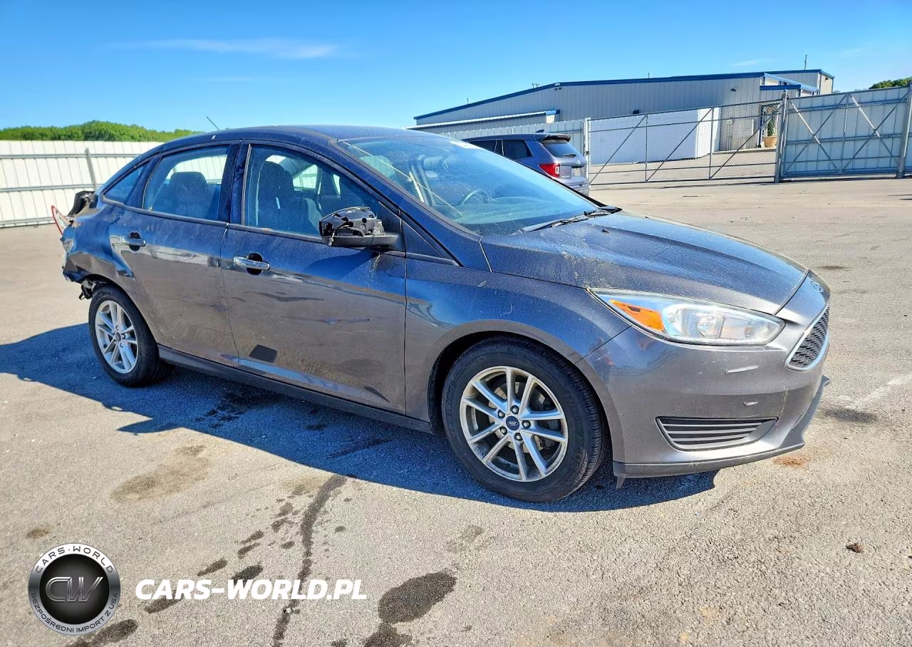 2017 Ford Focus Se VIN:1FADP3F27HL227032 - 4